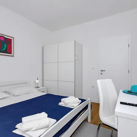 Koky Apartment Makarska